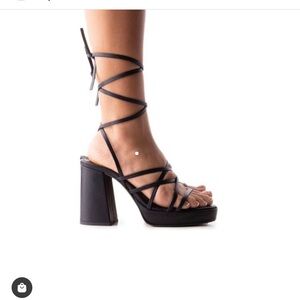 L’intervalle Black Leather Strappy Platform Sandals